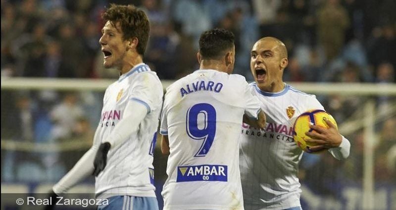 Gual, Vázquez y Pombo celebran el empate zaragocista. | Foto: Real Zaragoza