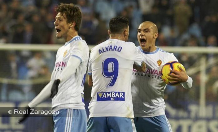 Gual, Vázquez y Pombo celebran el empate zaragocista. | Foto: Real Zaragoza