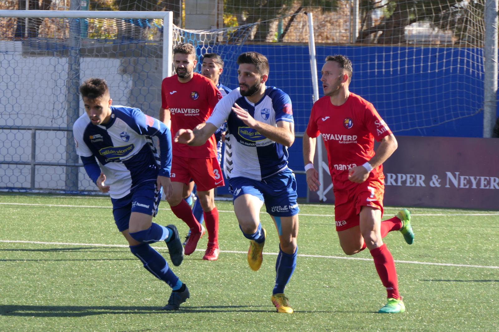 El Ebro en su partido ante el Olot. | Foto: Jose Ángel P.Piñero