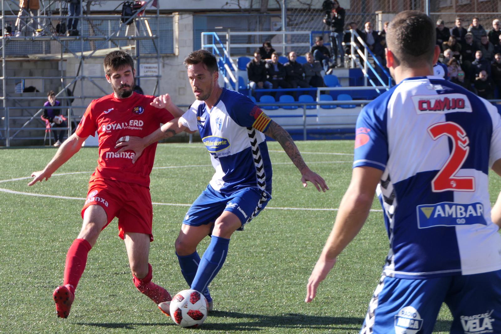 El Ebro no pasa del empate a cero ante el Olot. | Foto: Jose Ángel P.Piñero