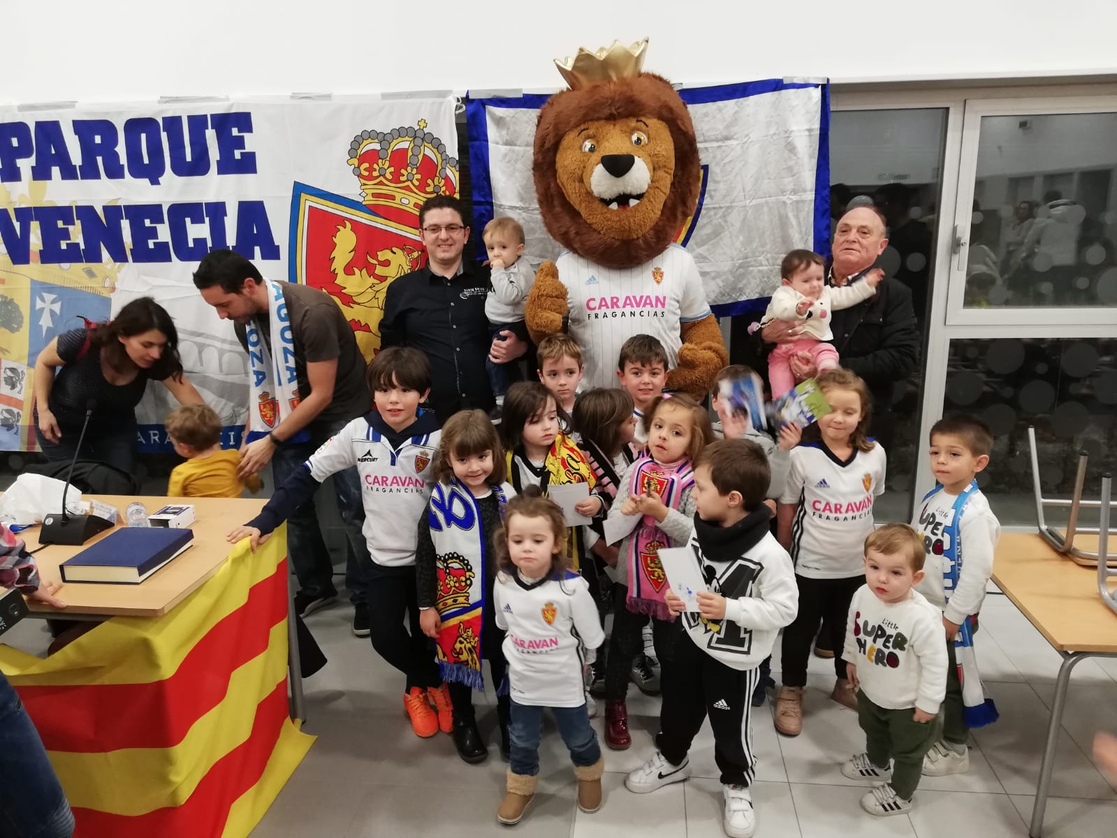 La peña zaragocista Parque Venecia tiene mucha presencia infantil. Foto: FP Real Zaragoza