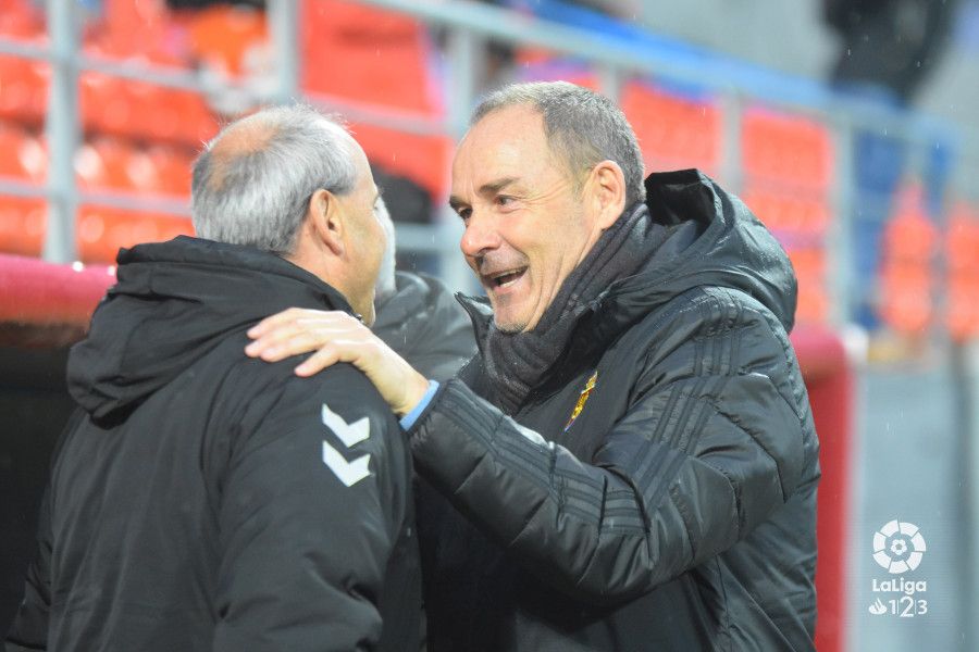 Víctor Fernández saluda a Iriondo en el Cerro del Espino. Foto: La Liga