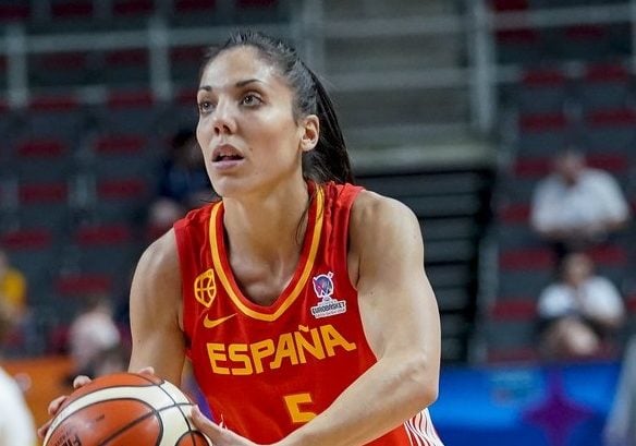 La zaragozana Cristina Ouviña con la camiseta de la selección. Foto: FEB