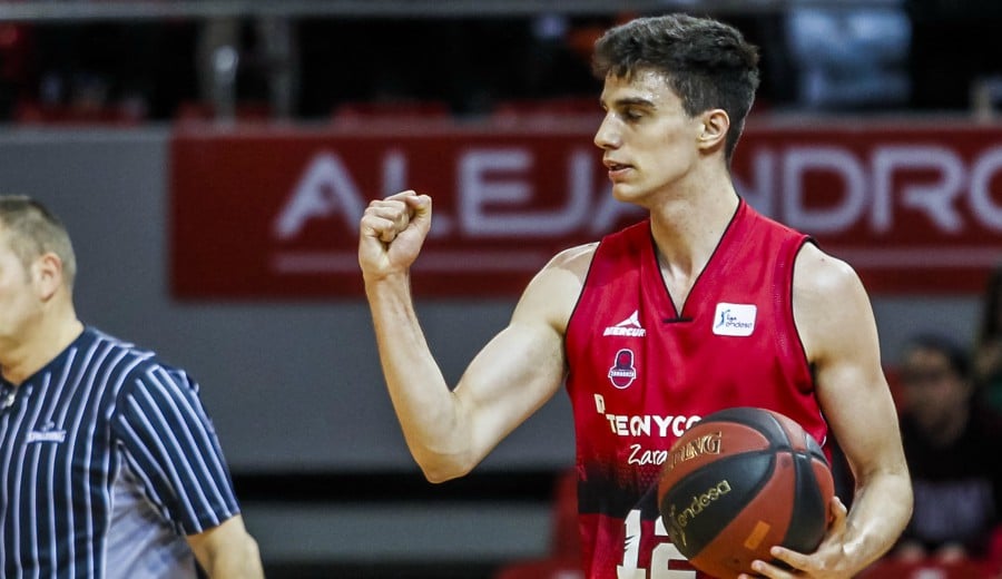 Carlos Alocén con la camiseta de Basket Zaragoza, ha fichado por el Real Madrid | Foto: Gigantes del Basket