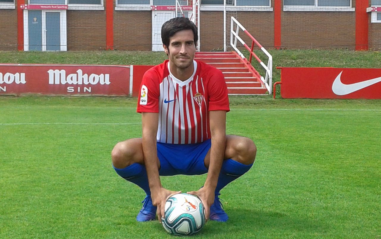 Marc Valiente el día de su presentación con el Sporting | Foto: La Voz de Asturias