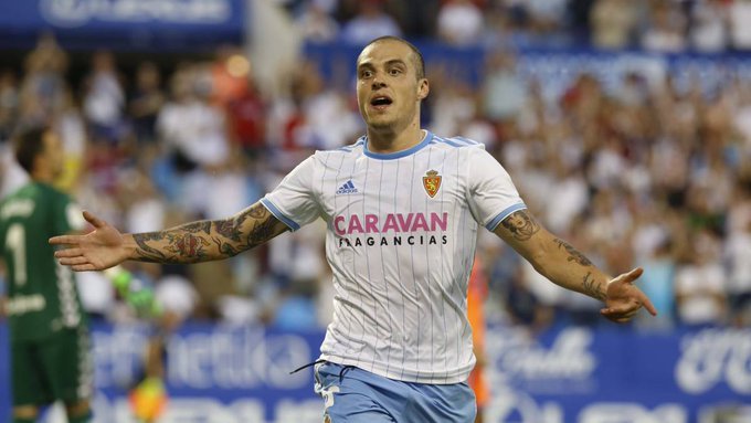 Jorge Pombo celebra un gol en La Romareda