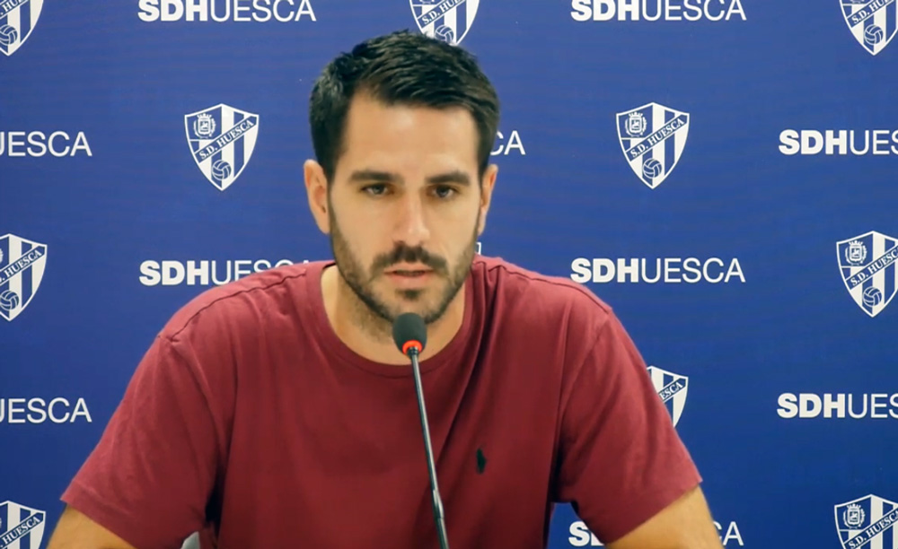 Insua en el momento de su presentación con el Huesca