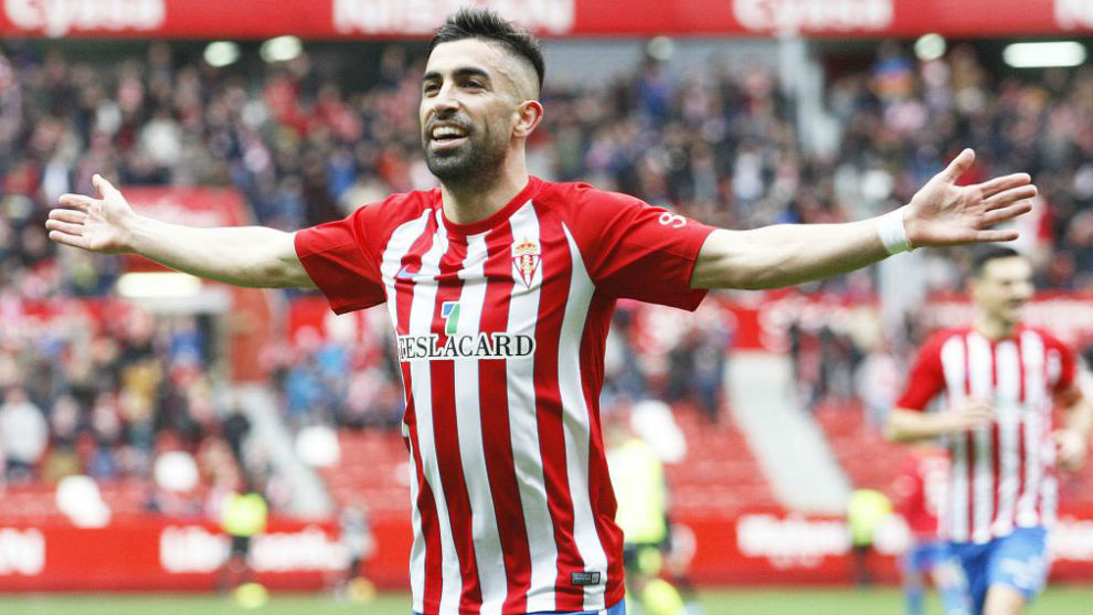 Michael Santos celebra un gol con la camiseta del Sporting de Gijón | Foto: MARCA