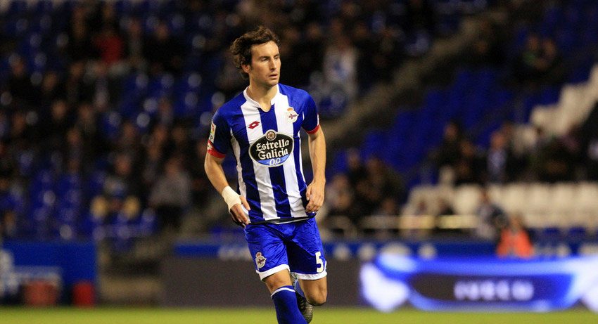 Pedro Mosquera, con la camiseta del Deportivo, a punto de convertirse en jugador de la SD Huesca | Foto: RC Deportivo