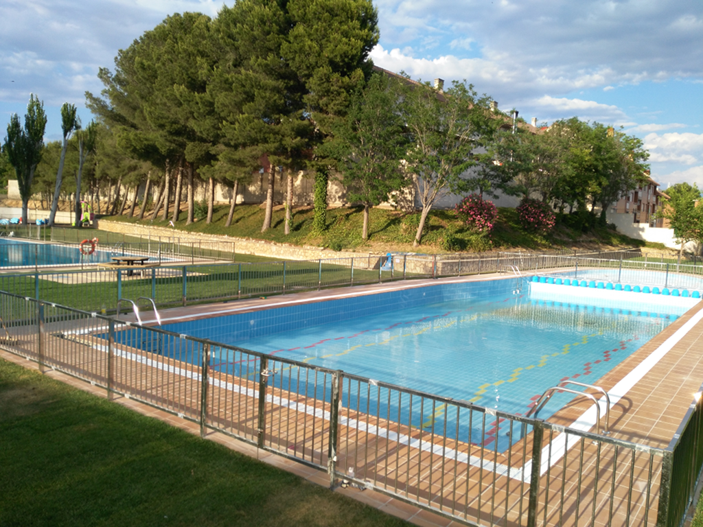 Imagen de las piscinas de Alfinden