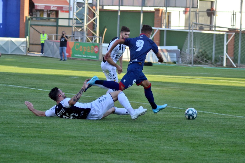 Dani Escriche, delantero del Huesca, fue el primer goleador ante el Castellón | Foto: CD Castellón