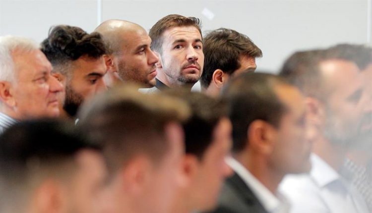El exjugador del Zaragoza, Gabi Fernández, durante el primer gran juicio en España por el posible amaño de un encuentro, el que disputaron el Levante y el Zaragoza en la última jornada de la campaña 2010-2011, que comienza este martes con un total de 42 acusados, entre ellos 36 jugadores y exjugadores y el club maño. EFE/ Kai Försterling