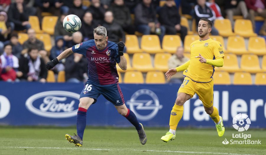 Luisinho, lateral que se ha consolidado en flanco izquierdo, en el partido ante el Alcorcón | Foto: LFP