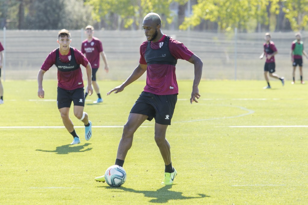 Doukouré durante un entrenamiento. | Foto: SD Huesca