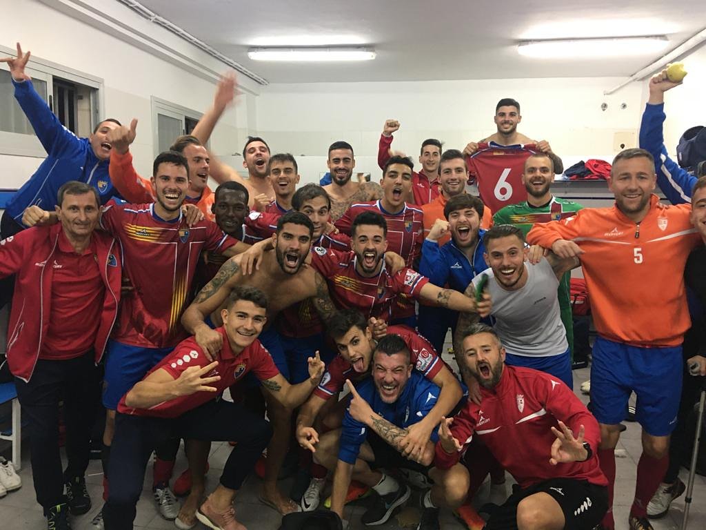 Jugadores del CD Teruel celebran una victoria de esta temporada | Foto: CD Teruel