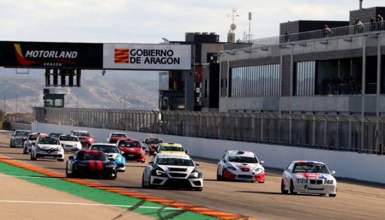 Salida de una de las carreras del Regional de Velocidad, este domingo en MotorLand. // Carlos Casimiro