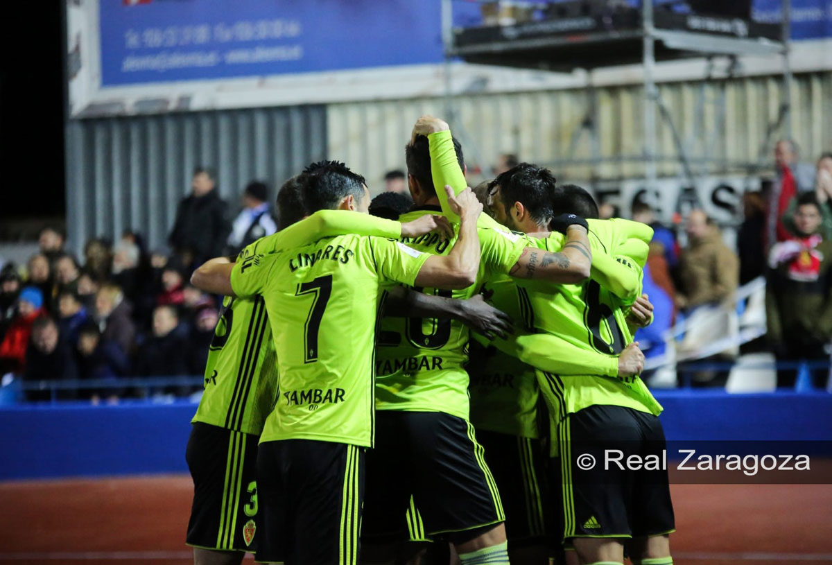 Los jugadores del Real Zaragoza celebran el gol de Papu | Foto: Real Zaragoza