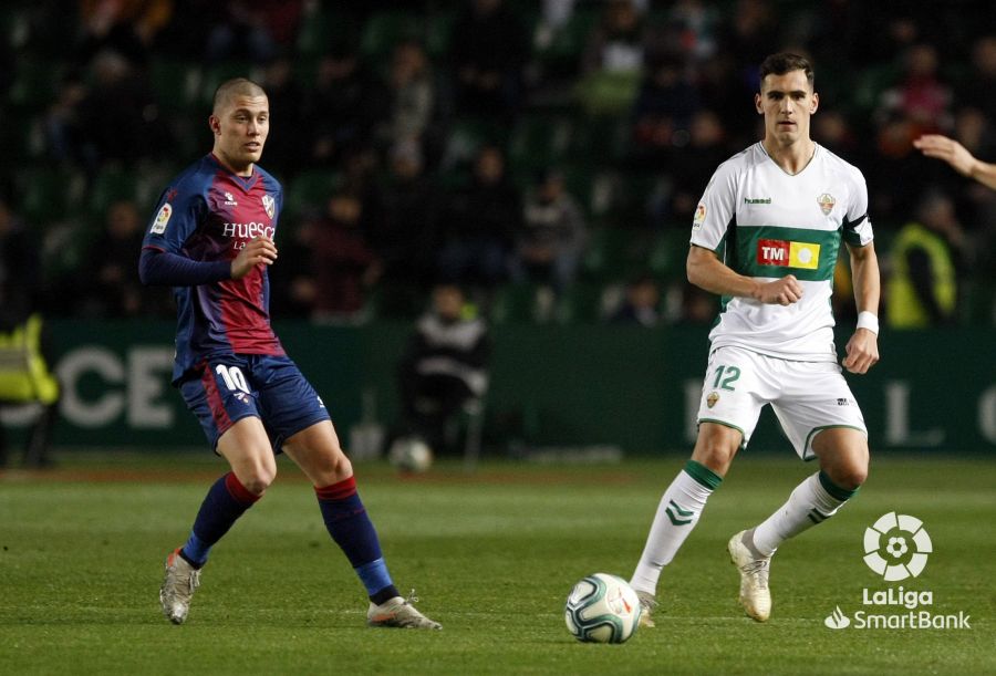 Cristo entró en punta en el Huesca- Elche ante la ausencia de Okazaki. Foto: LFP