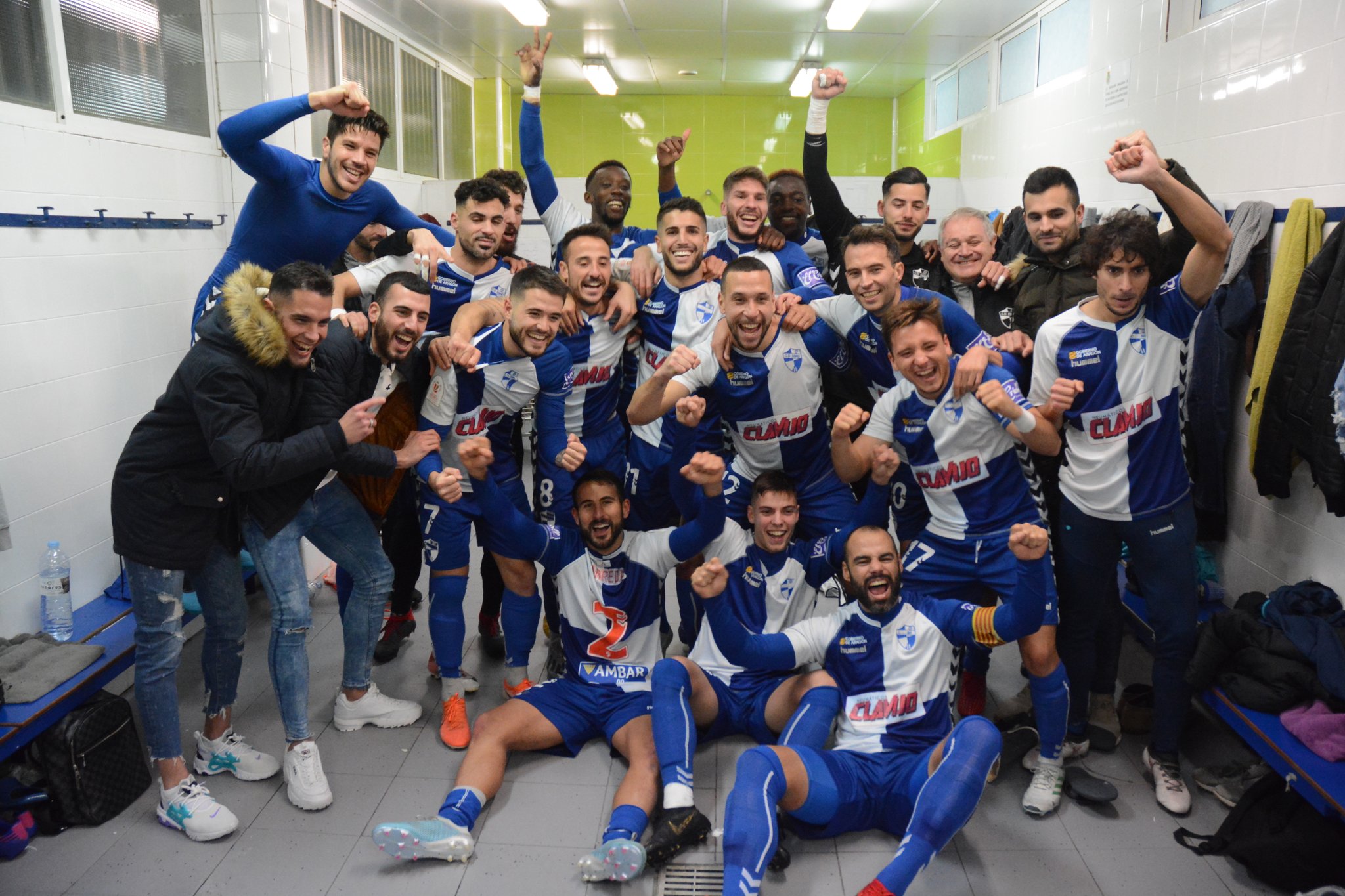 Los jugadores del CD Ebro celebran el pase a dieciseisavos de la Copa. Foto: CD Ebro
