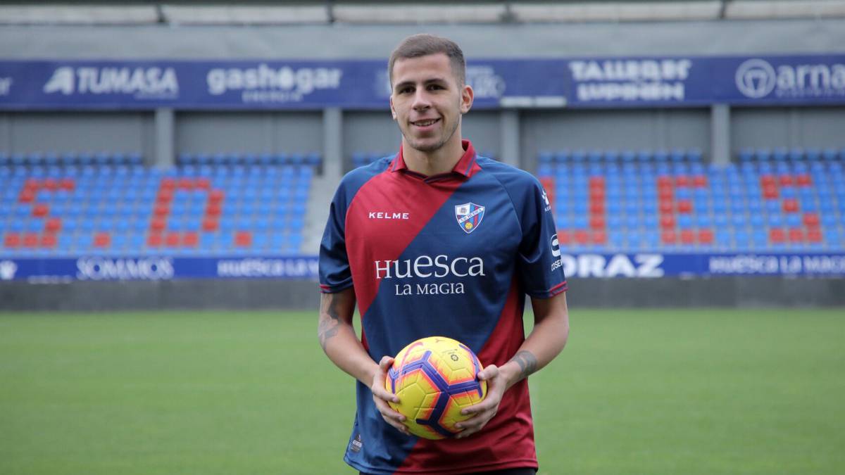 Christian Rivera en su presentación con el Huesca