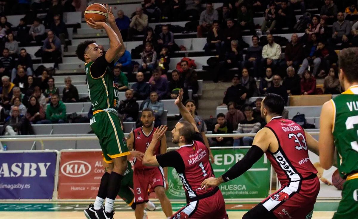 Olin Carter III lanzando a canasta en el pasado choque ante Valladolid | Foto: C.Pascual