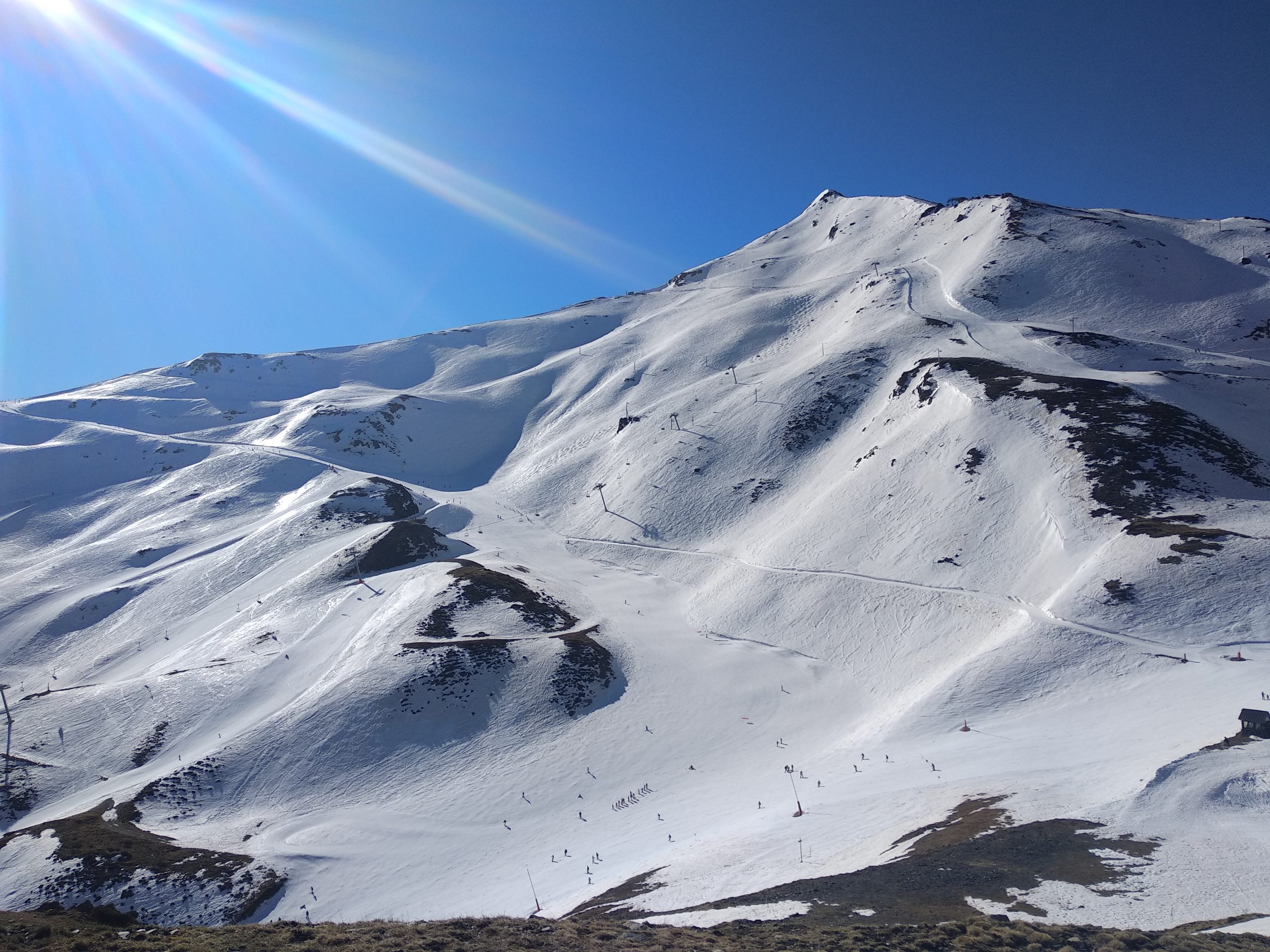 Vista parcial de Piau-Engaly que ofrece 74 kilómetros esquiables distribuidos en 41 pistas para todos los niveles. Foto: Sportaragon