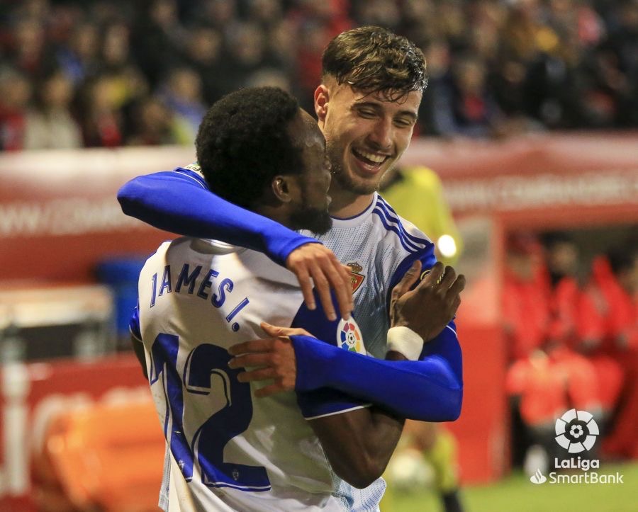 James Igbekeme con Puado celebrando un gol ante el Mirandés | Foto: LaLiga