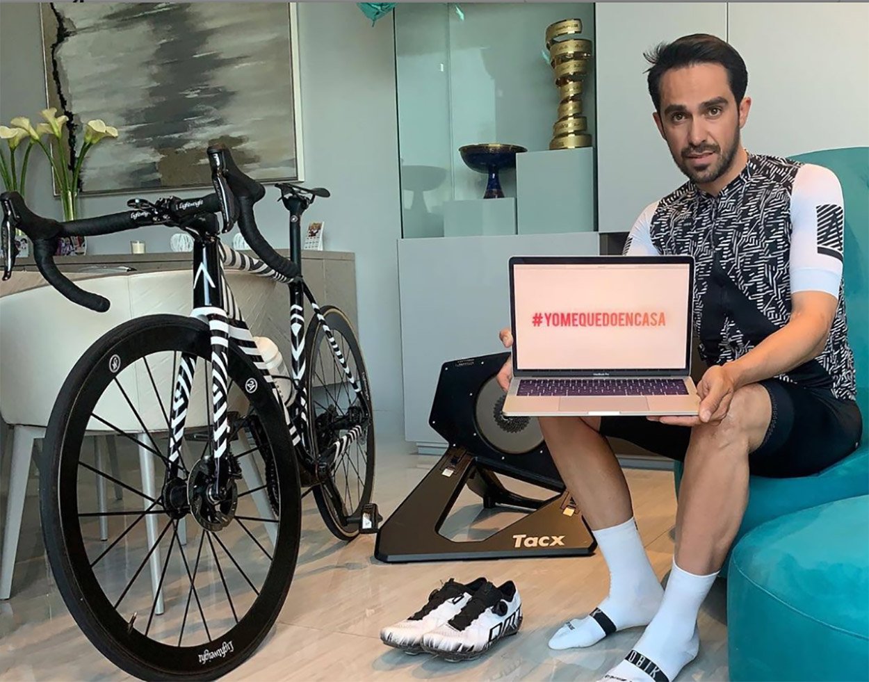 Alberto Contador también se queda en casa.