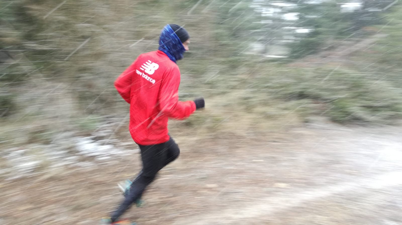 Corriendo por uno de los recorridos del Trail center Allepuz Geoparque Maestrazgo. Foto: Cedida