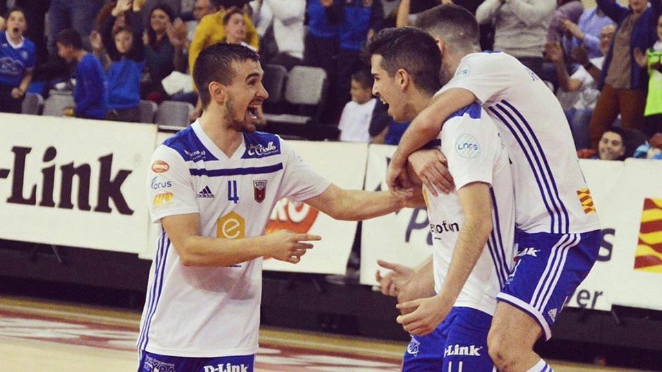 Los jugadores del Fútbol Emotion Zaragoza celebran un tanto. Foto: LNFS