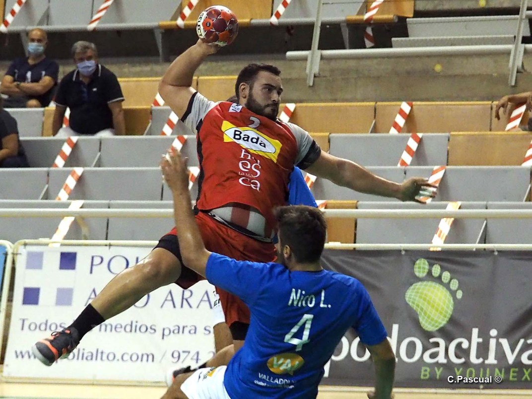 Iván Montoya, en la imagen, fue de los pocos jugadores del Bada que lo hicieron bien contra Valladolid. Foto: C.Pascual