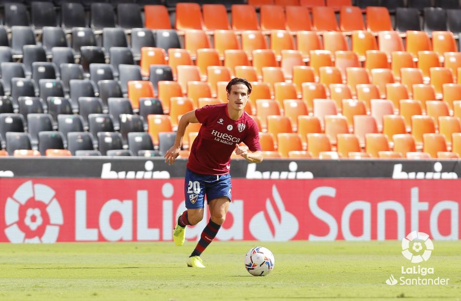 Jaime Seoane partió como titular en Mestalla. Foto: La Liga.