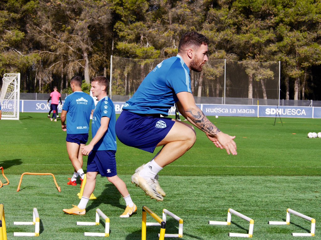 Javi Galán ejercitándose en el entrenamiento de la SD Huesca. Foto: SD Huesca