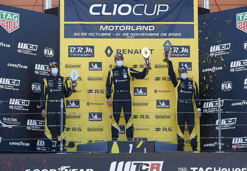 David Pouget se lleva la victoria en la segunda carrera de la Clio Cup