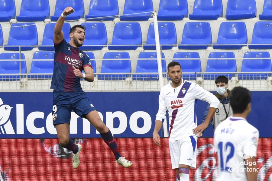 Rafa Mir celebra el gol del empate en la ida frente al Eibar. Foto: La Liga.