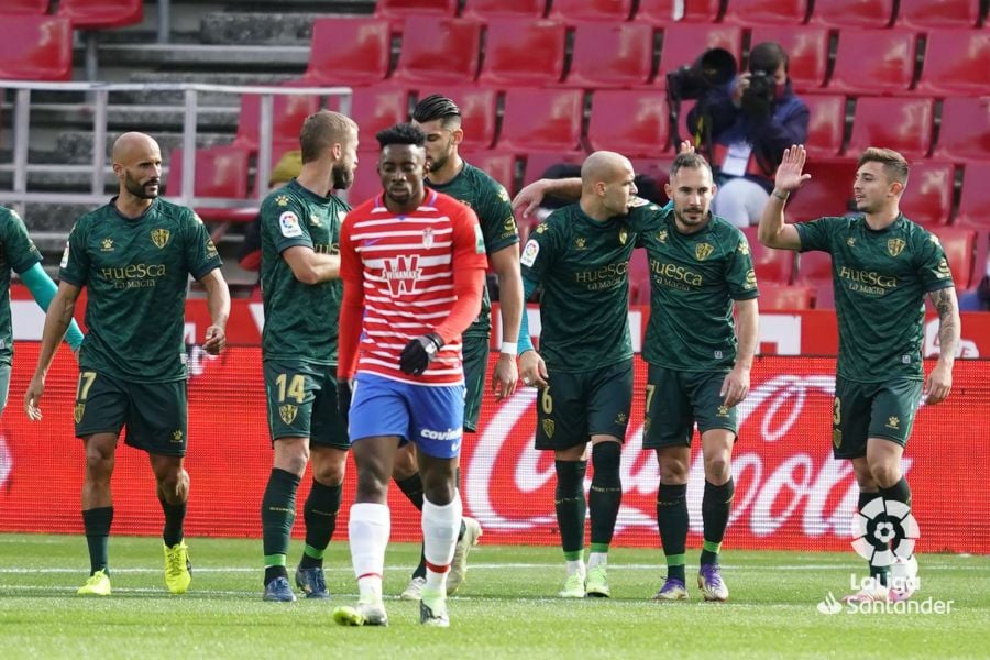 Celebración del primer gol de la SD Huesca frente al Granada. | Foto: LaLiga