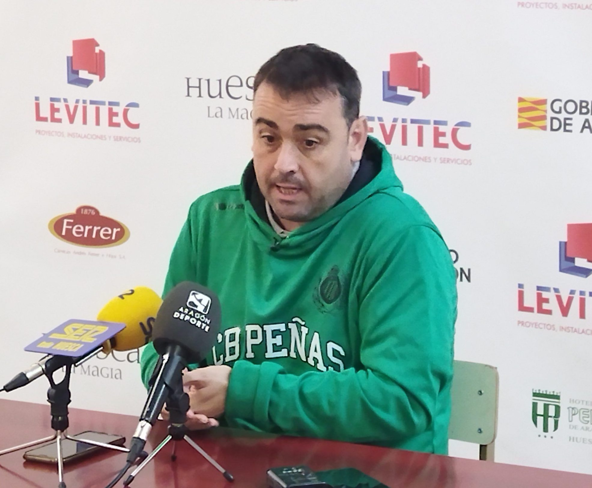 Sergio Lamúa, técnico del Levitec Huesca durante una rueda de prensa. Foto: Sportaragon