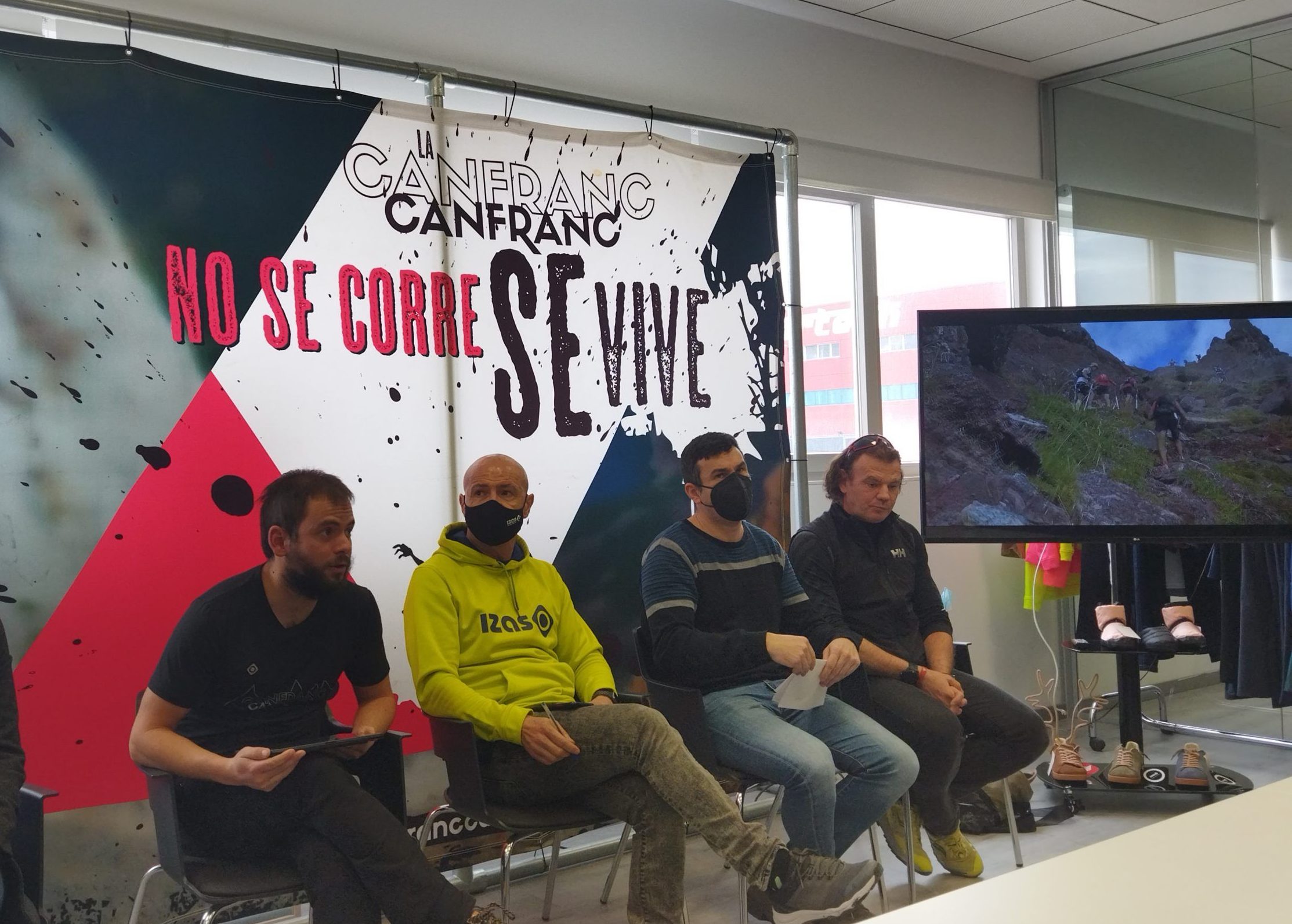 Presentación de la Canfranc-Canfranc en Izas, principal patrocinador de la carrera. Foto: Sportaragon