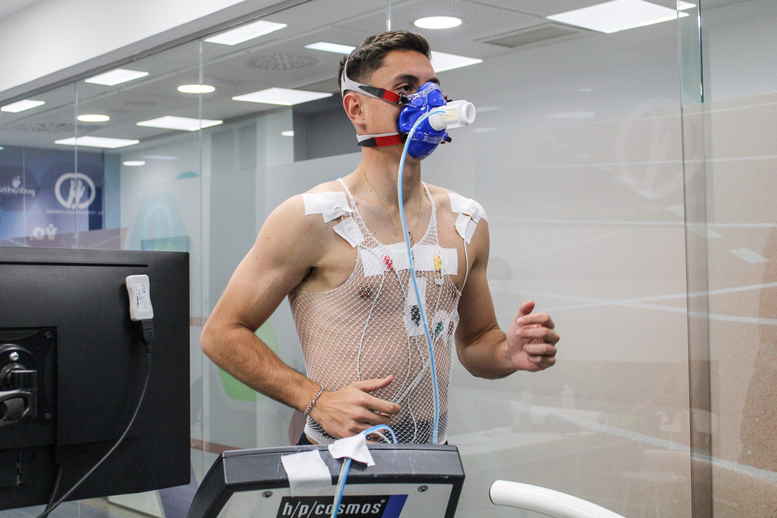 Pablo Martínez durante una de las pruebas del reconocimiento médico. Foto: SD Huesca