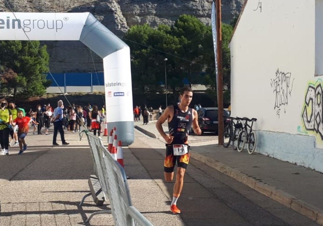 Imagen de uno de los participantes del duatlón de Alfajarín. Foto: Cedida