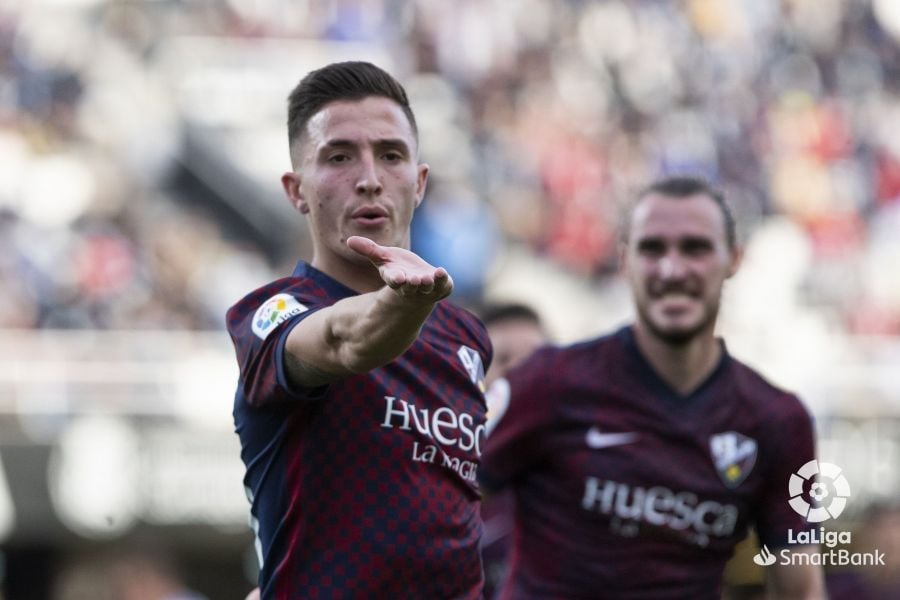 Escriche celebra uno de los goles con los que el Huesca alfombró el triunfo contra el Cartagena en el Cartagonova. Foto: LaLiga