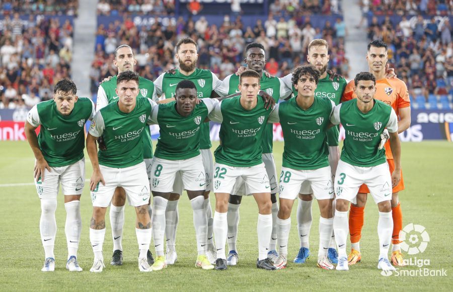 Once inicial del Huesca contra el Levante en el estadio valenciano. Foto: LaLiga