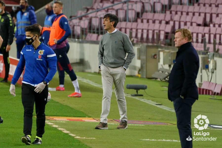 Pacheta con Koeman en el Barcelona - Huesca I Foto: LaLiga