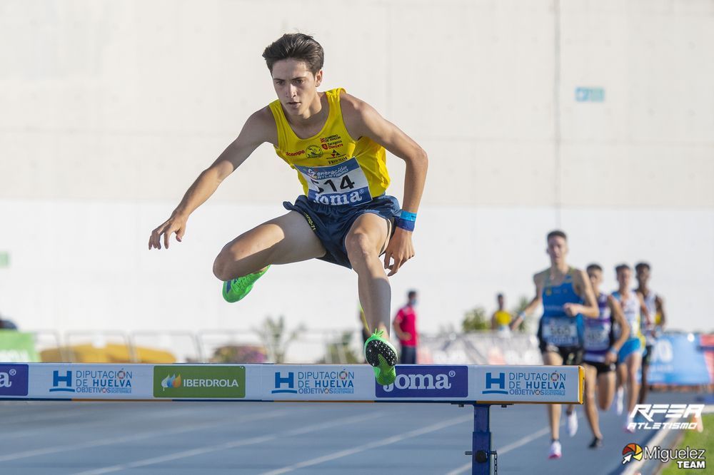 Sergio del Barrio, en la final de los 2.000 obstáculos Sub18 en 2021. Foto: Cedida