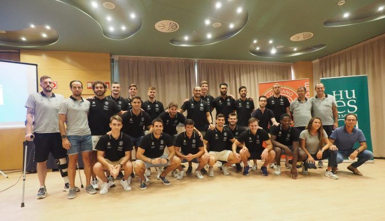 Plantilla y cuerpo técnico del Bada Huesca en la temporada en la presentación de la temporada 2022/23. Fotos: C.Pascual