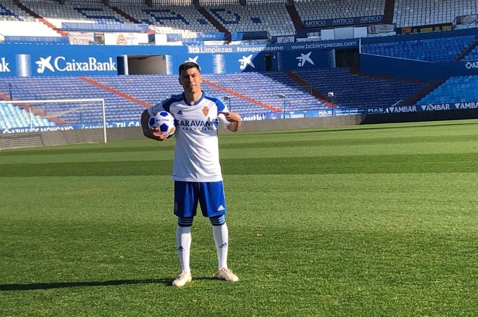 Tomás Alarcón, en la presentación como jugador del Real Zaragoza. Foto: Sportaragon