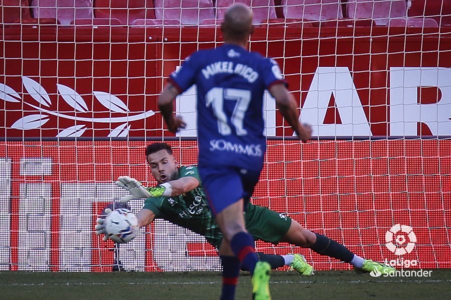 Álvaro Fernández cuajó un gran partido en el Sánchez Pizjuán | Foto: LFP