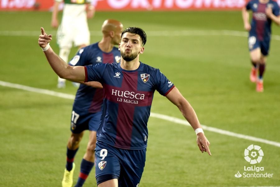 Rafa Mir celebra su doblete frente al Elche. Foto: La Liga.