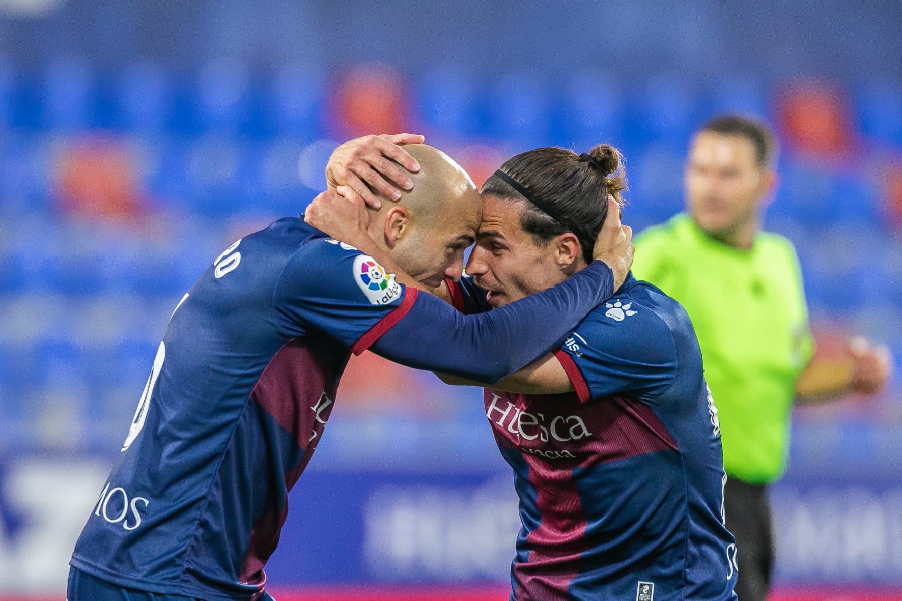 Sandro Ramírez y Seoane en plena celebración del tanto oscense. Foto: SD Huesca.