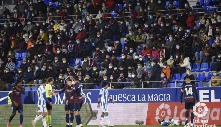 Aficionados del Huesca en el partido contra el Leganés donde los oscenses dieron una pobre imagen. Foto: LaLiga